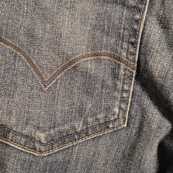 Levi's Bold Curve Cropped Jeans - Picture 8 of 16